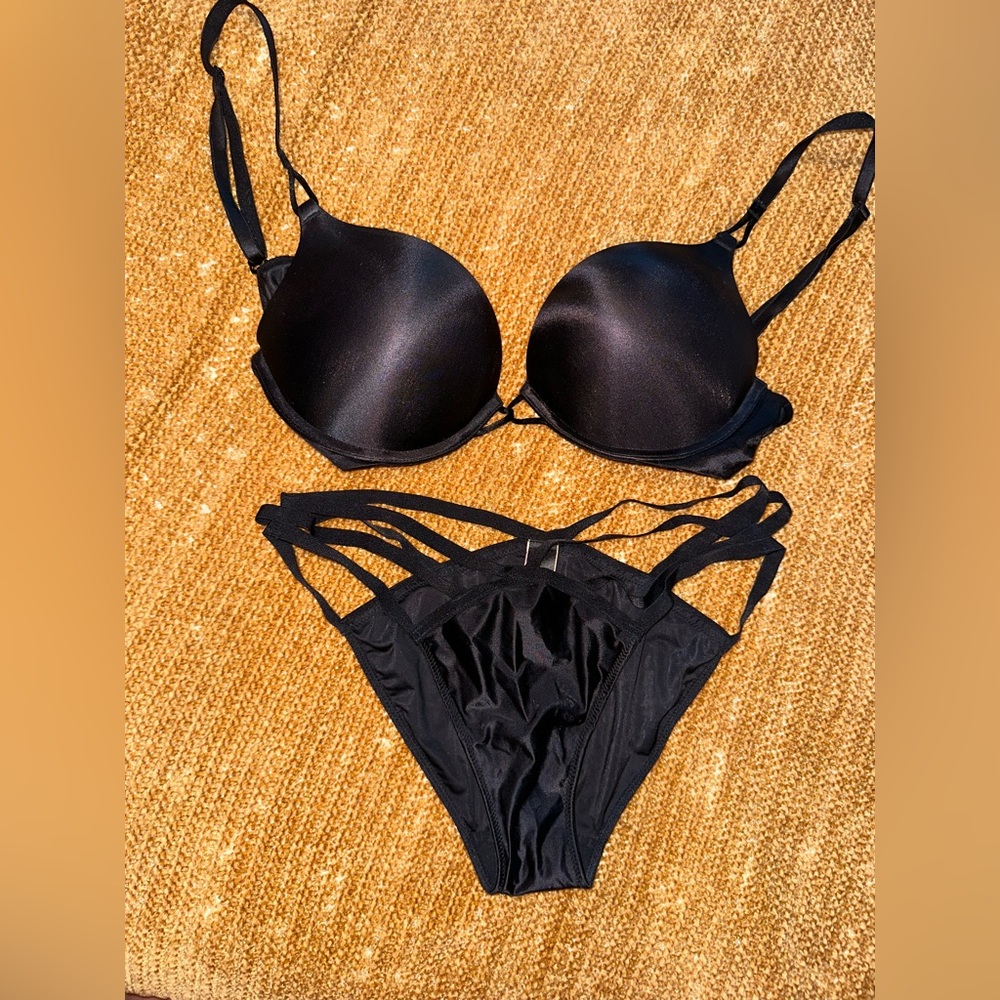 Victorias Secret 34C bombshell plunge bra and panty 🖤